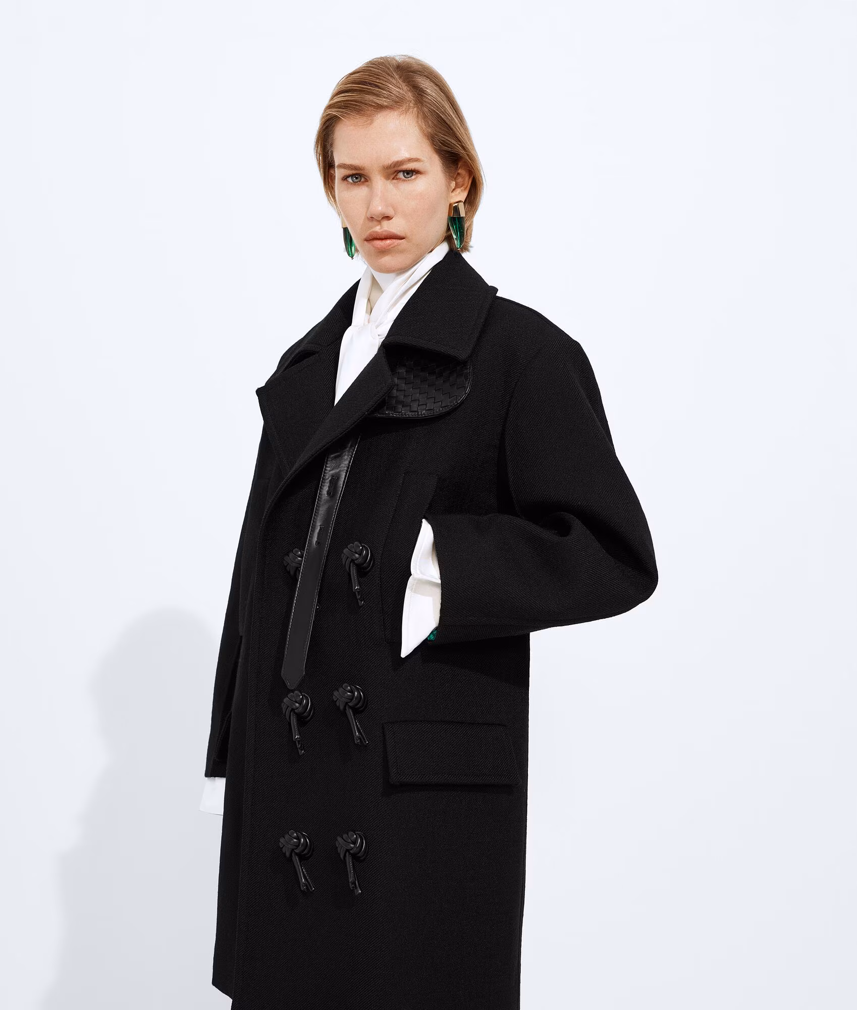 Mannequin en manteau noir, collection Lena Paris