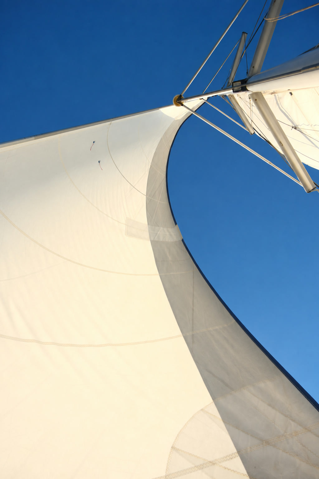 Global Meridian Yacht : identité et campagne pour le yachting, par Graphen Studio.